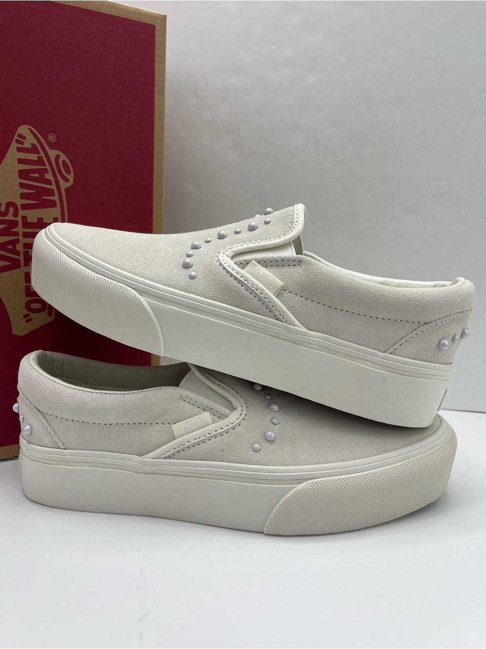 Vans WMNS Classic Slip-On Platform
Pearls Marshmallow
VN000EA9CCZ Sneakers - Picture 15 of 16